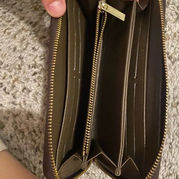 Gucci wallet !! - Picture 6 of 8